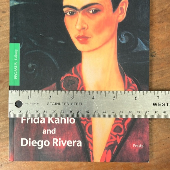 Frida Kahlo and Diego Rivera art and bio book - Picture 14 of 16